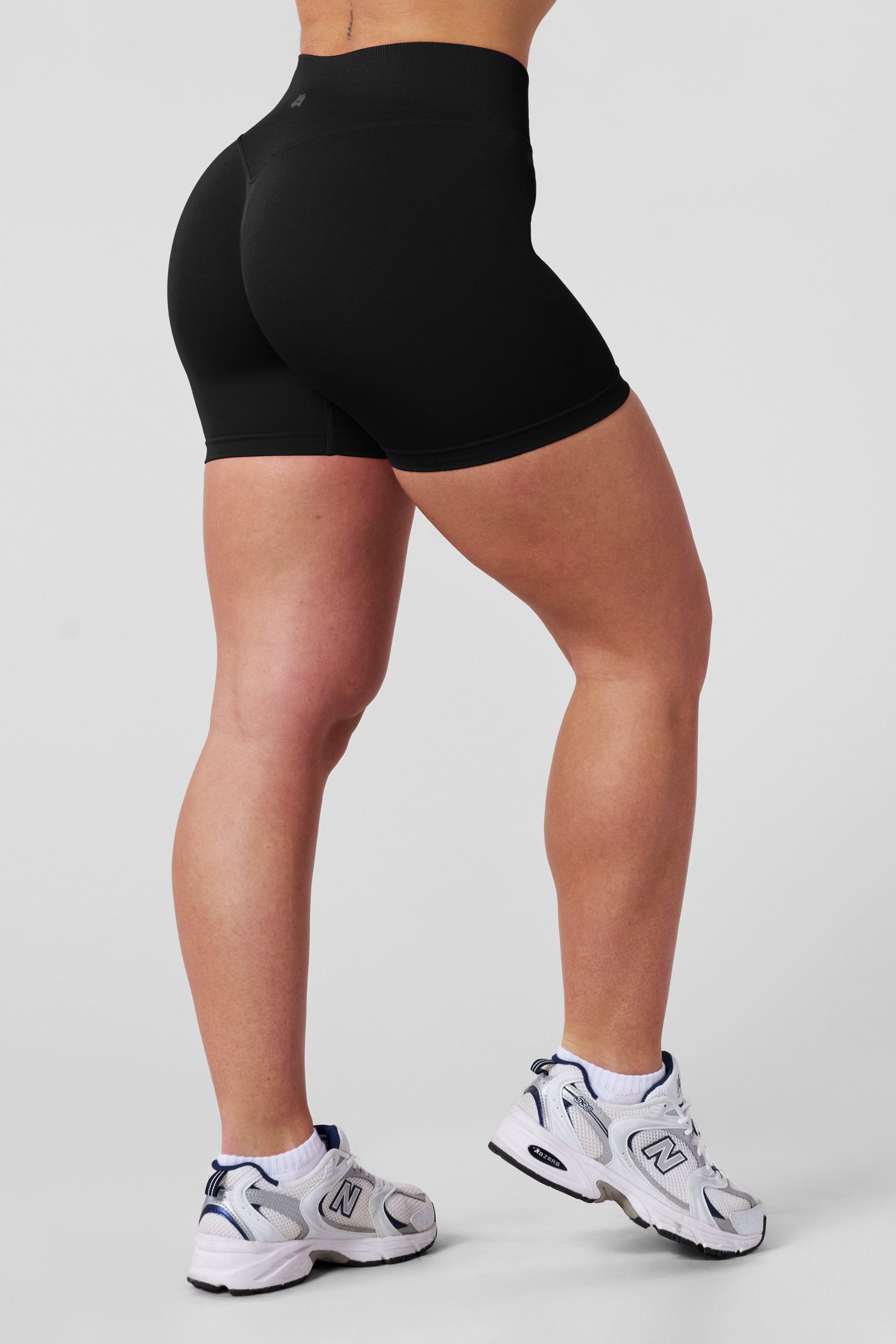 W128 Legacy Seamless Shorts Spring 25 - Image 8